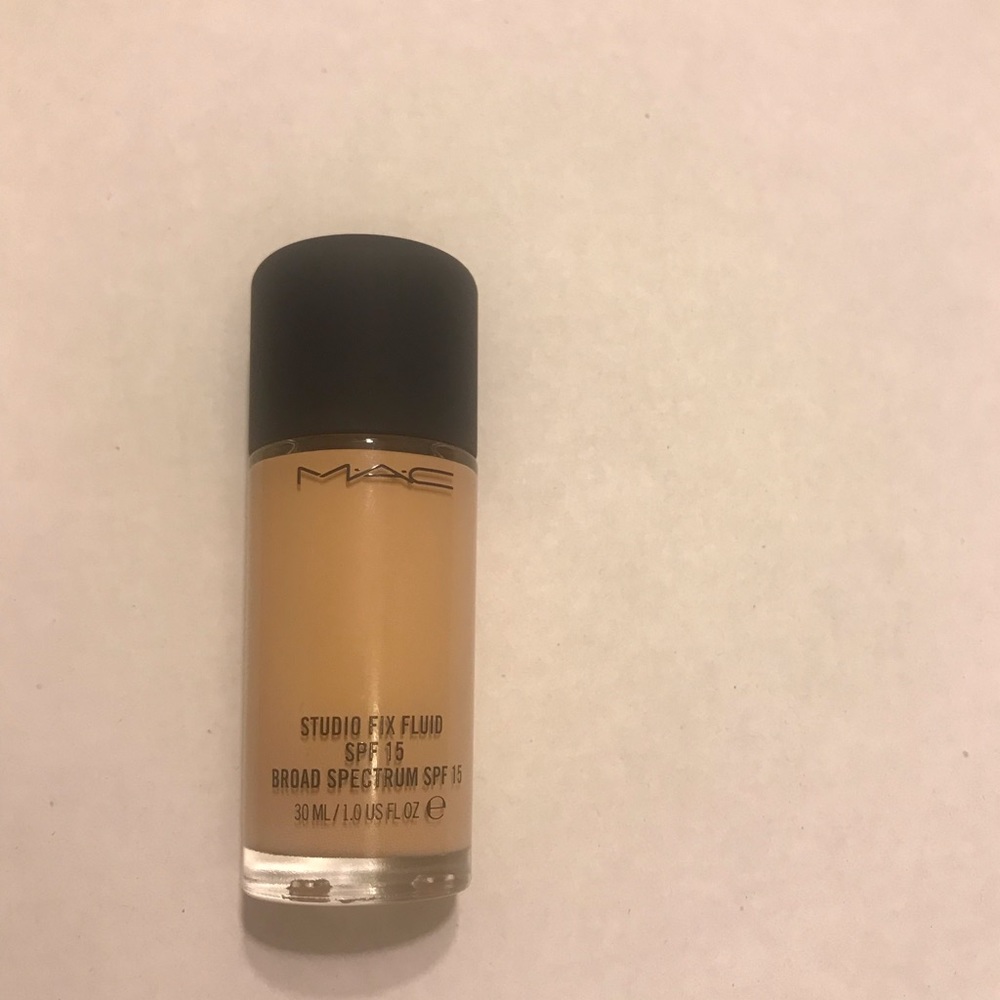 MAC Cosmetics Studio Fix Fluid Foundation